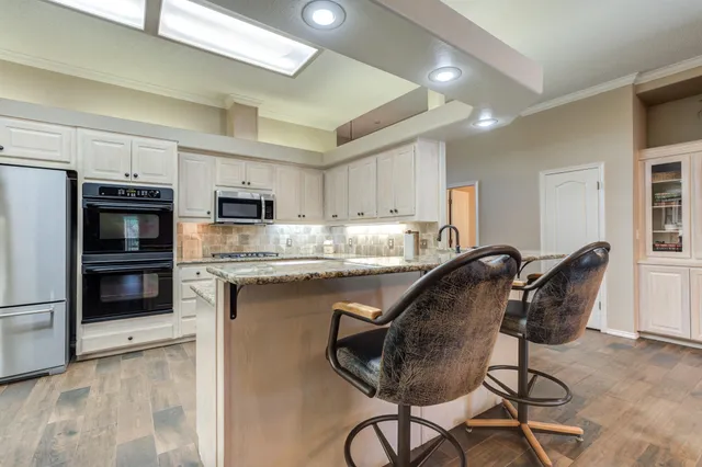 $525,000 | 1 Squaw Lane, Ransom Canyon, TX 79366