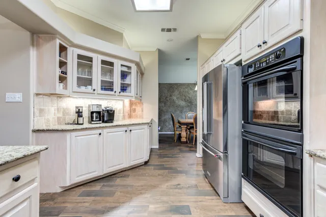 $525,000 | 1 Squaw Lane, Ransom Canyon, TX 79366