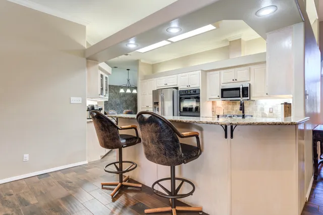 $525,000 | 1 Squaw Lane, Ransom Canyon, TX 79366