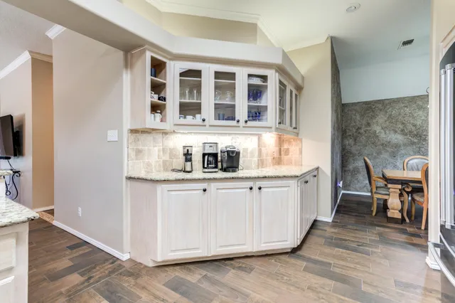 $525,000 | 1 Squaw Lane, Ransom Canyon, TX 79366