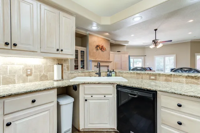$525,000 | 1 Squaw Lane, Ransom Canyon, TX 79366