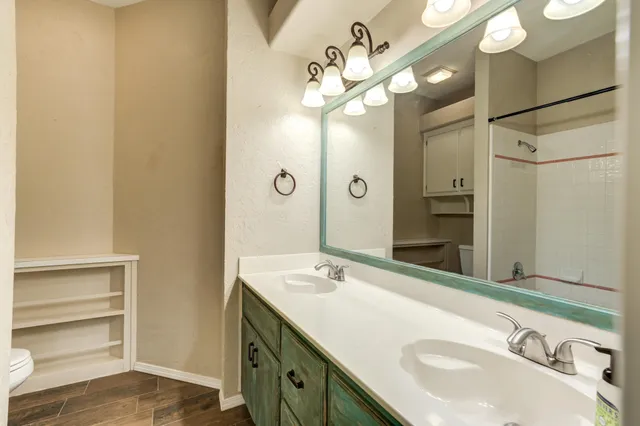 $525,000 | 1 Squaw Lane, Ransom Canyon, TX 79366