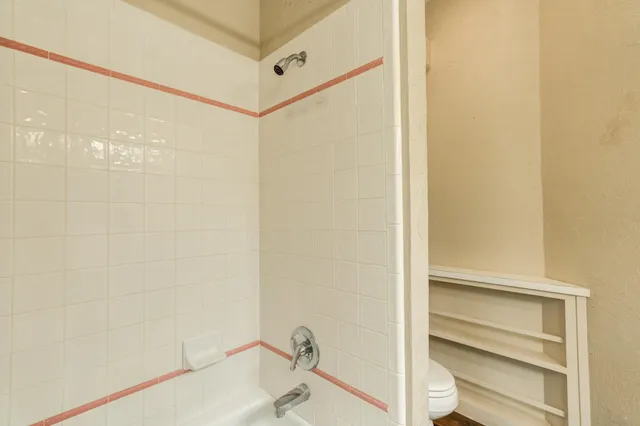 $525,000 | 1 Squaw Lane, Ransom Canyon, TX 79366