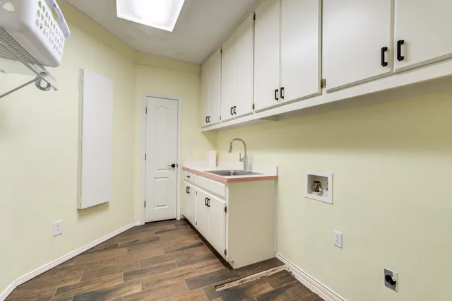 $525,000 | 1 Squaw Lane, Ransom Canyon, TX 79366