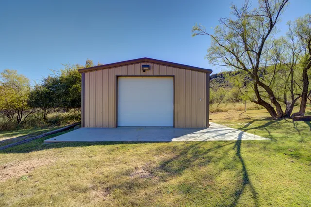$525,000 | 1 Squaw Lane, Ransom Canyon, TX 79366