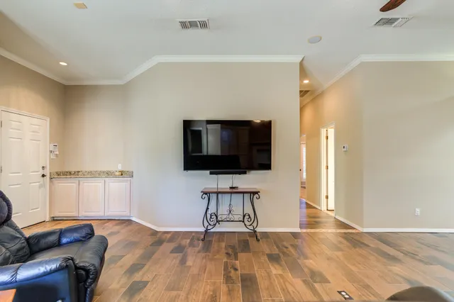 $525,000 | 1 Squaw Lane, Ransom Canyon, TX 79366