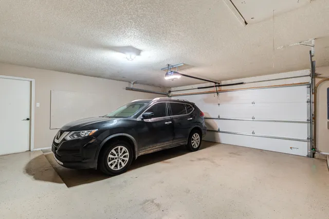 $525,000 | 1 Squaw Lane, Ransom Canyon, TX 79366