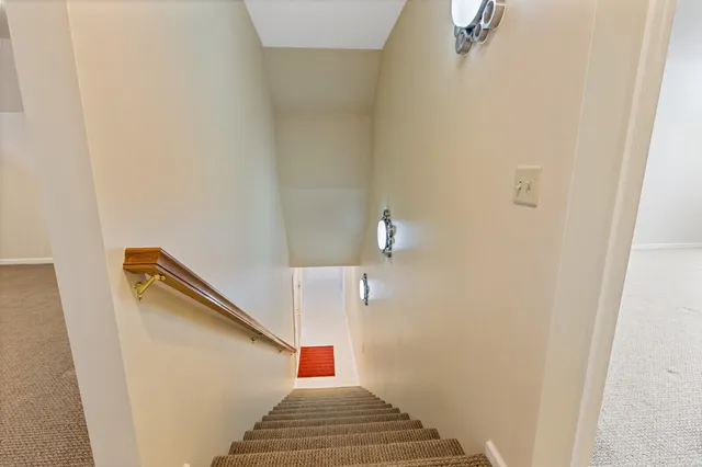 $849,500 | 39 Knapp Lane, South China, ME 04358