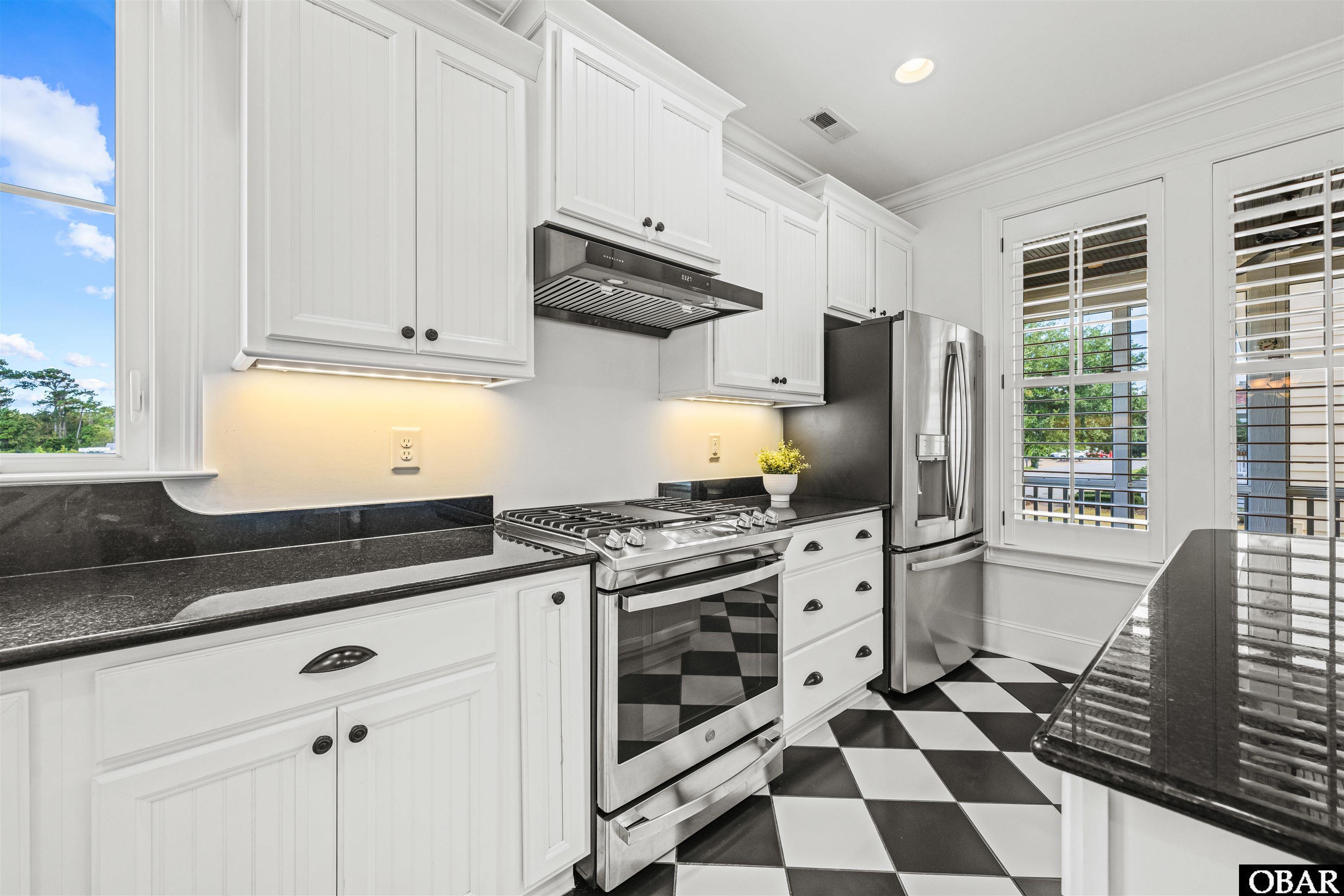 807 Back Bay Road Manteo, NC 27954 - Photo 6 of 49