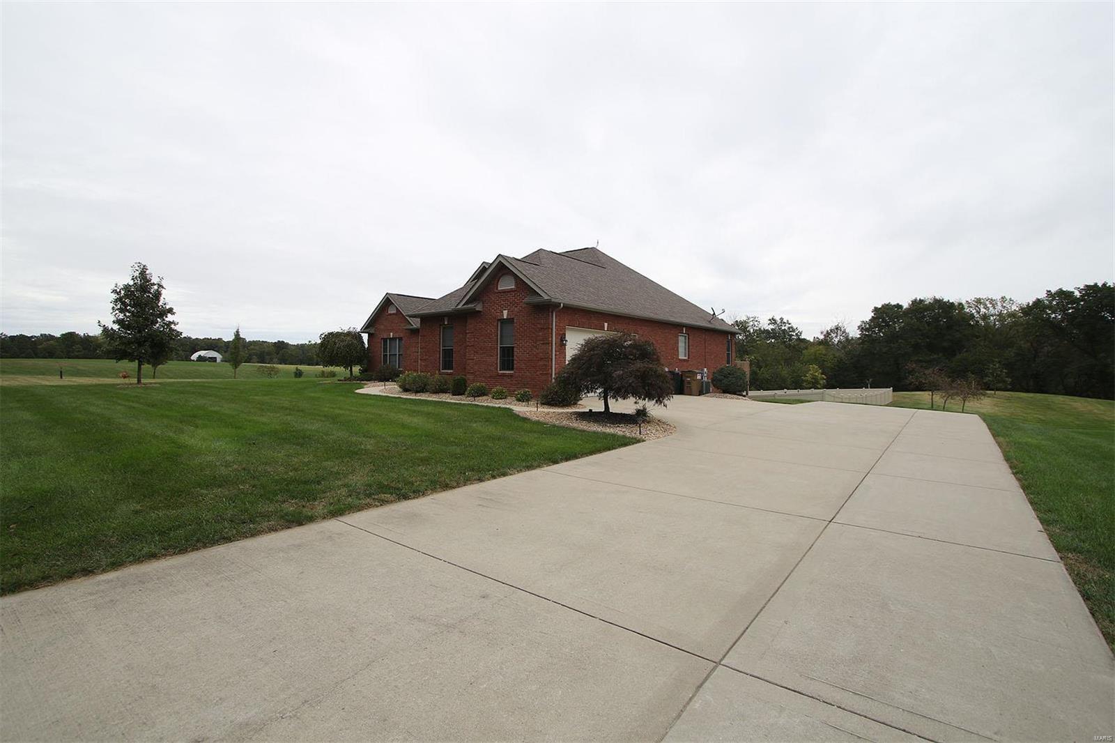 2482 Becker Road Highland, IL 62249 - Photo 51 of 71