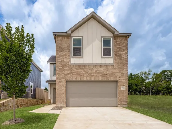 $284,900 | 936 South Holly Avenue, Sherman, TX 75092
