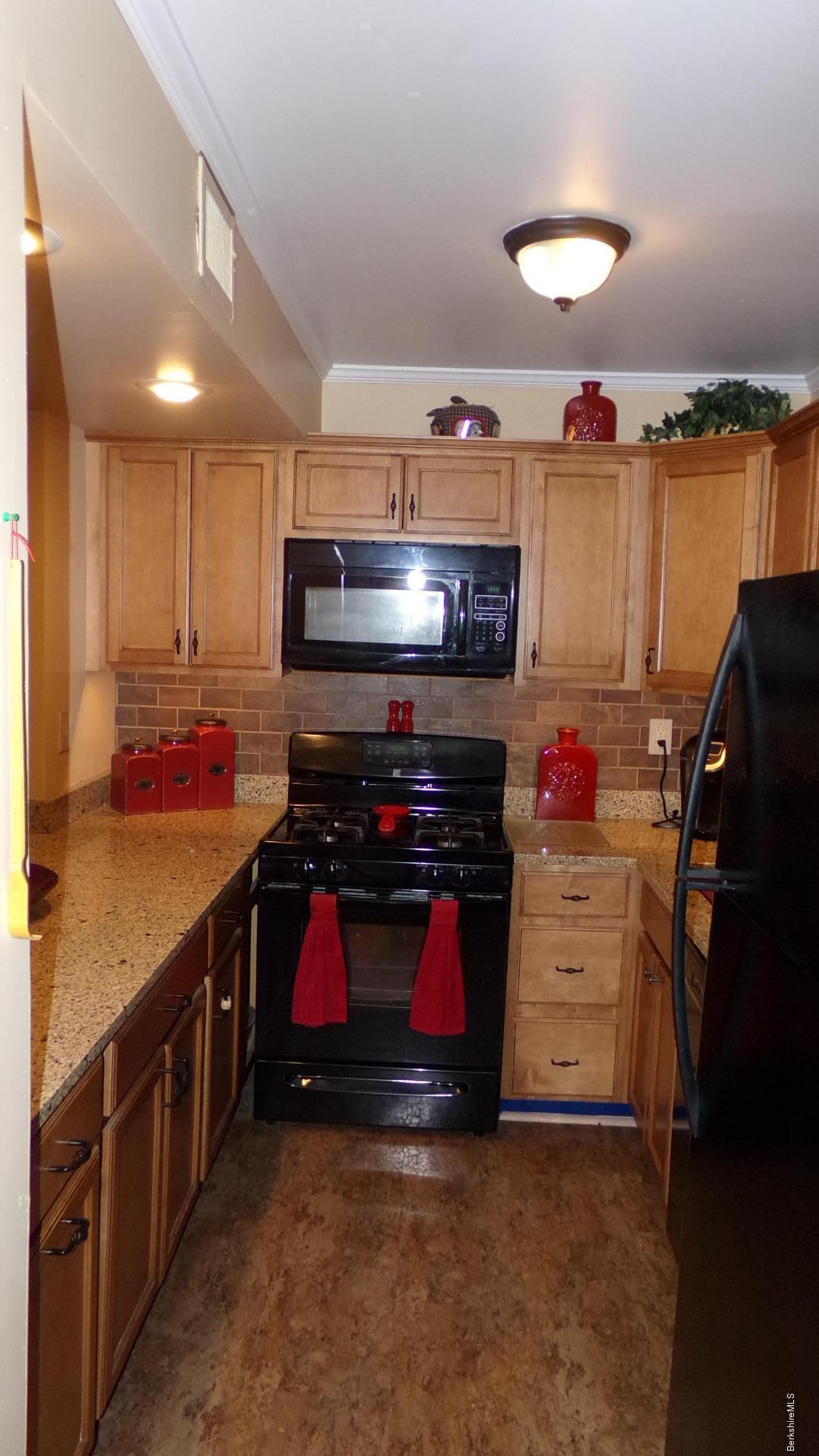 5 Rolling Road, Unit 6 Lenox, MA 01240 - Photo 3 of 18 109_0588
