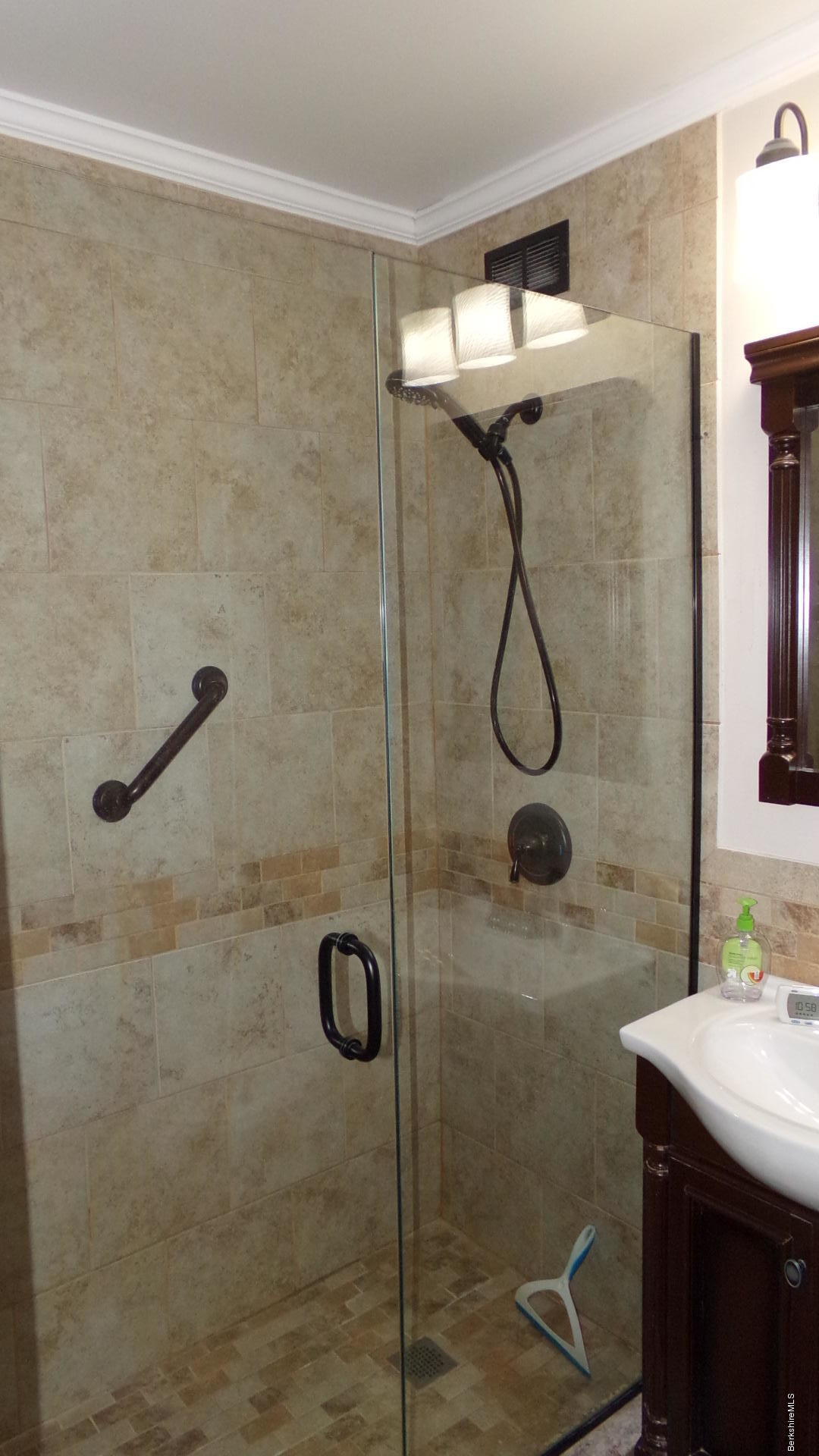 5 Rolling Road, Unit 6 Lenox, MA 01240 - Photo 5 of 18 109_0596