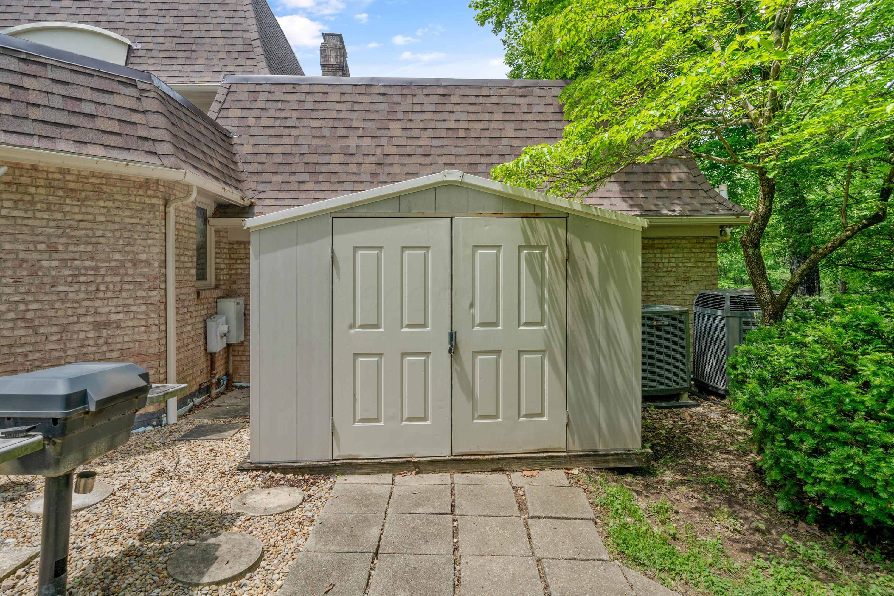 546 Indian Mound Road Columbus, OH 43213 - Photo 14 of 97