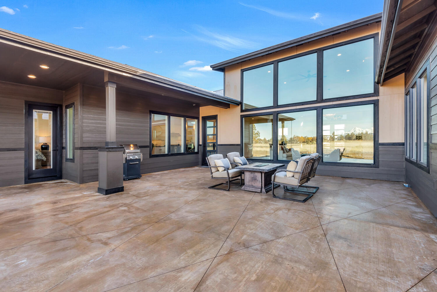 64790 Hunnell Road Bend, OR 97703 - Photo 23 of 50 Rear Patio
