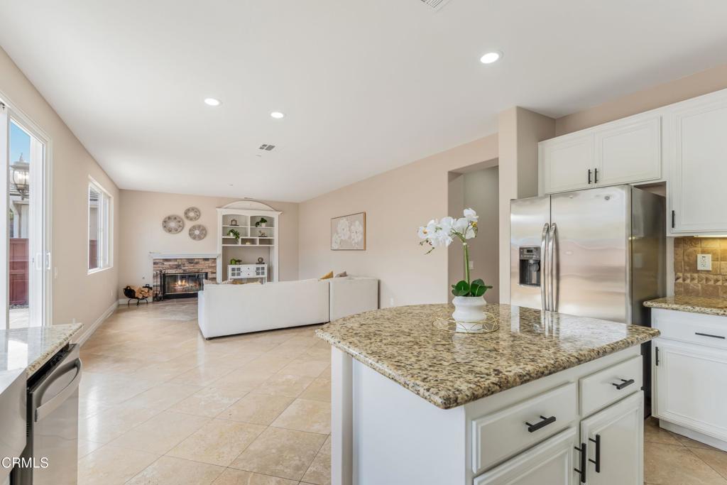 341 Huerta Street Oxnard, CA 93030 - Photo 8 of 33