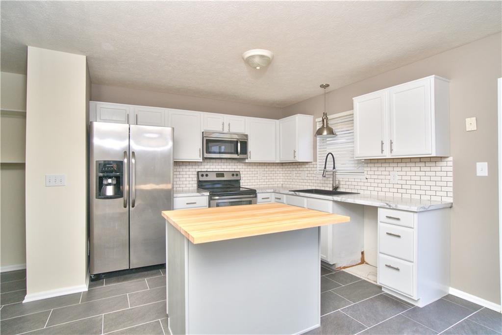 5068 West Bay Road Plainfield, IN 46168 - Photo 8 of 33 Gallery Image 8