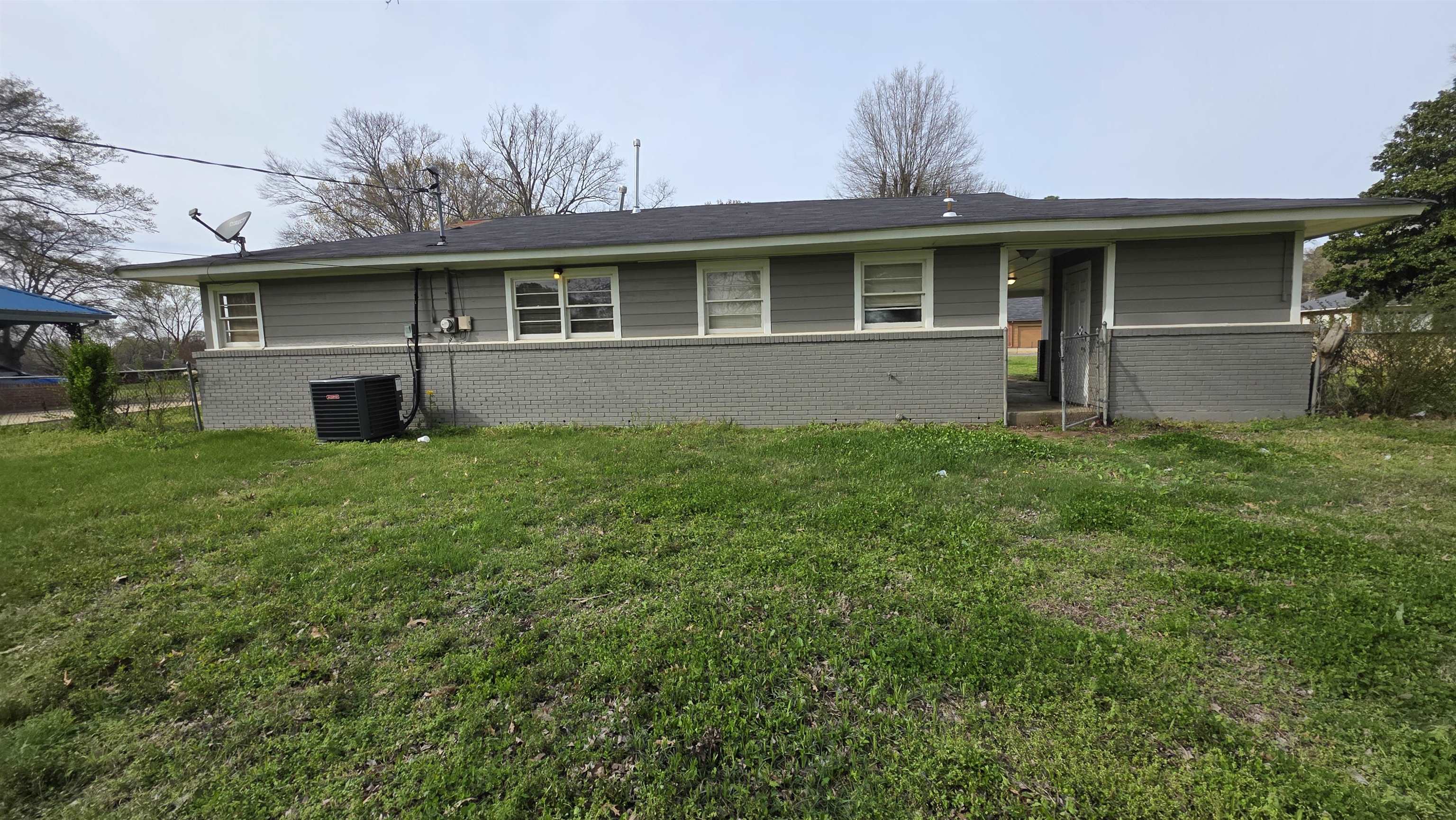 273 Clower Road Memphis, TN 38109 - Photo 4 of 11 a front view of house with yard