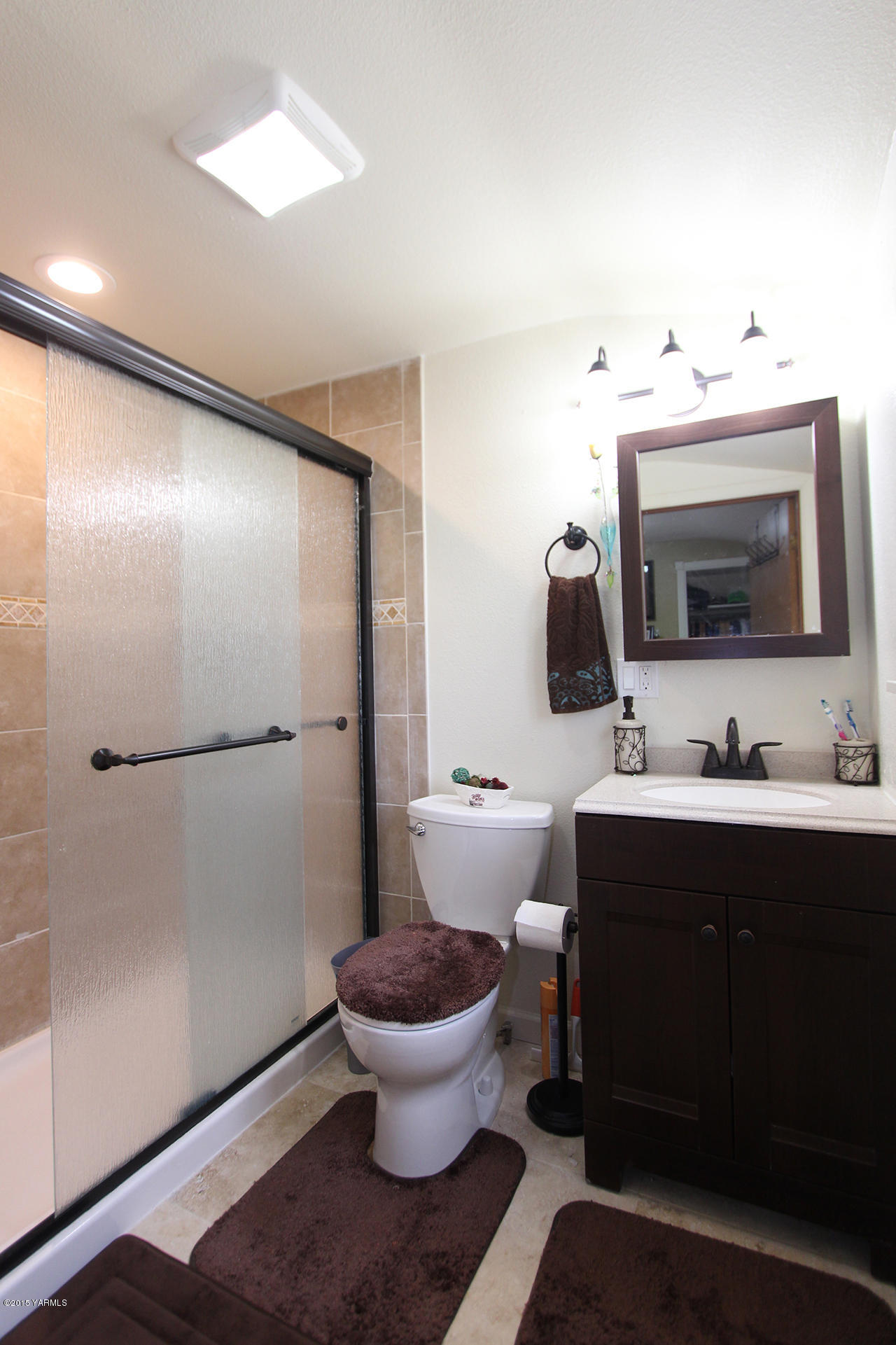1390 Cook Road Yakima, WA 98908 - Photo 15 of 35 Master Bathroom