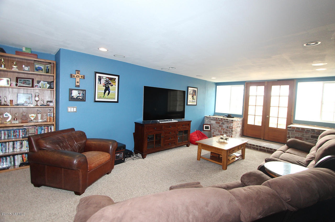 1390 Cook Road Yakima, WA 98908 - Photo 16 of 35 Media Room