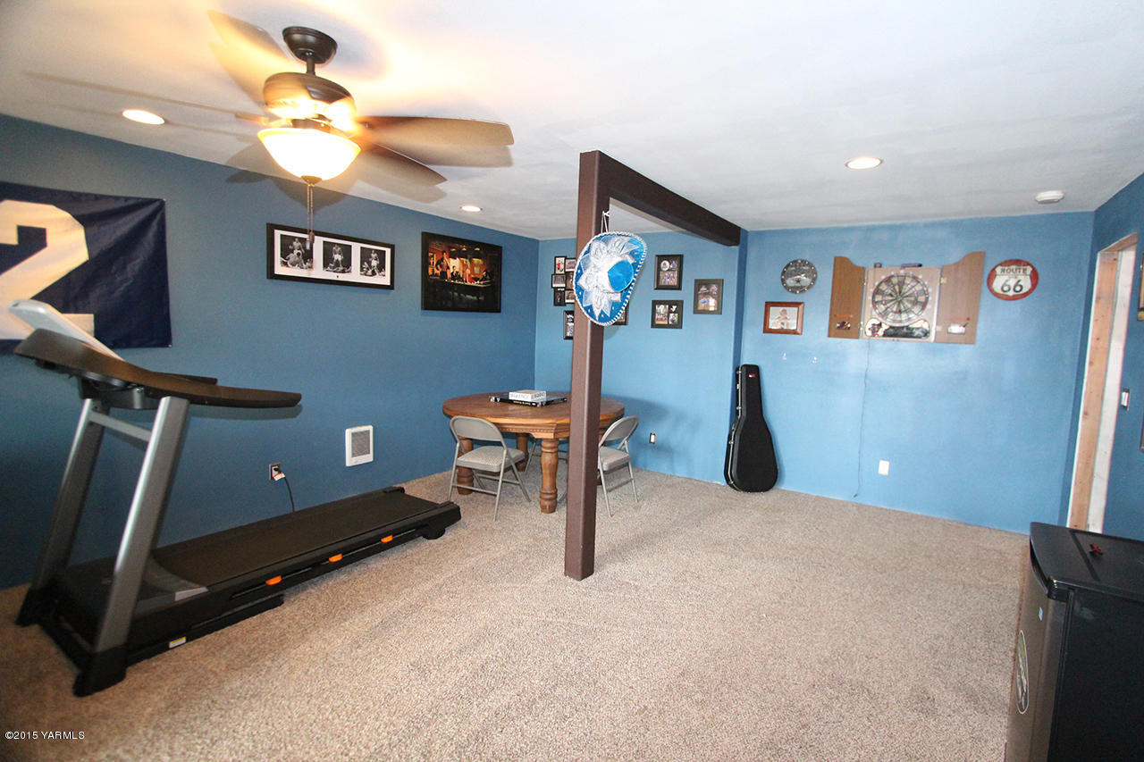 1390 Cook Road Yakima, WA 98908 - Photo 17 of 35 Game Room