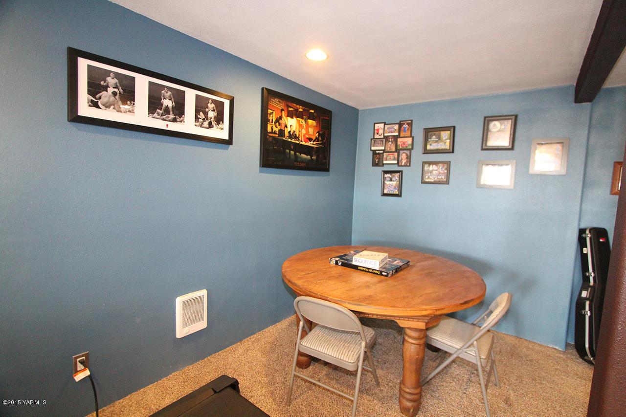 1390 Cook Road Yakima, WA 98908 - Photo 18 of 35 Game Room View