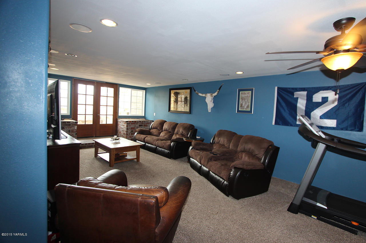 1390 Cook Road Yakima, WA 98908 - Photo 19 of 35 Media Room View
