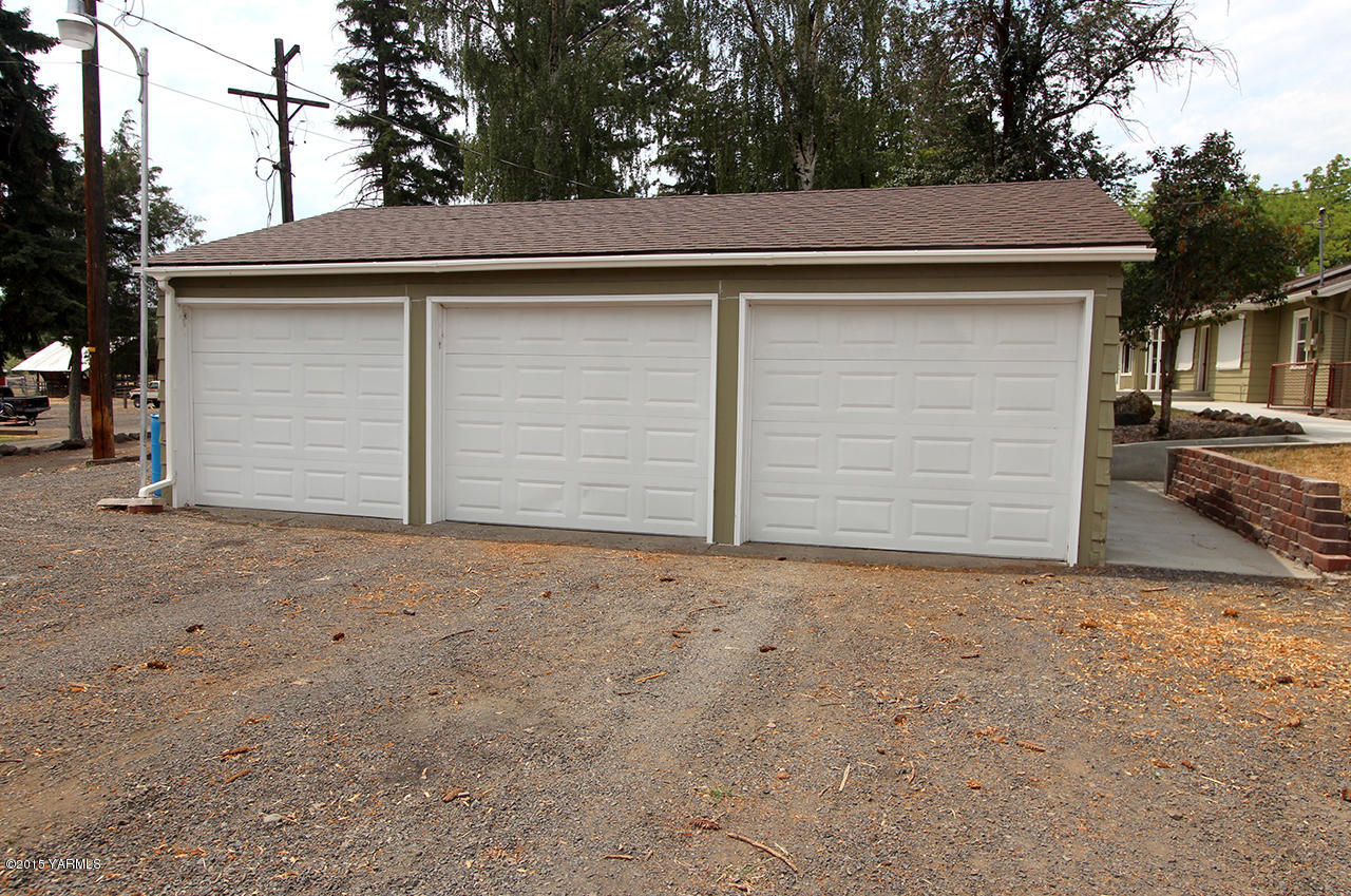 Three Car Garage