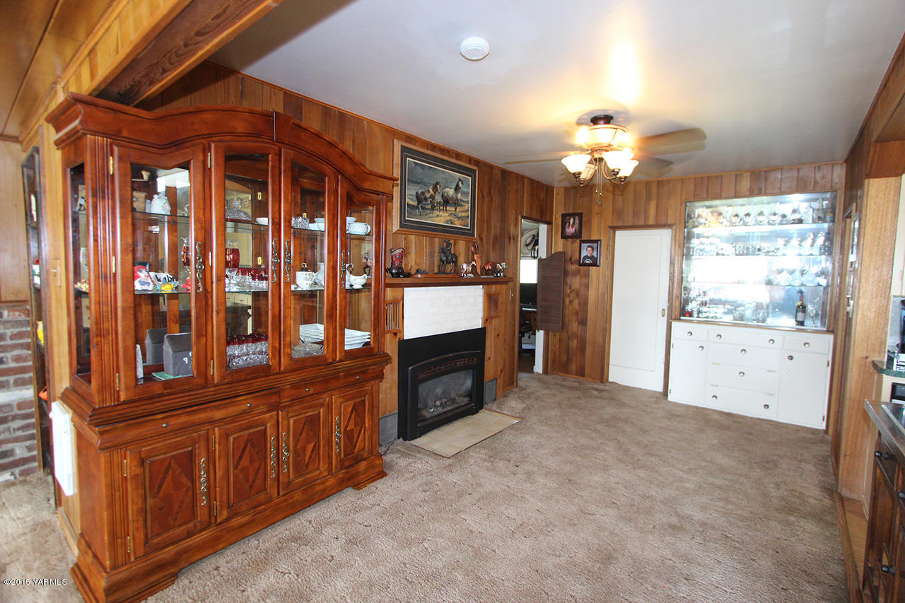 1390 Cook Road Yakima, WA 98908 - Photo 24 of 35 Smaller Eating Space