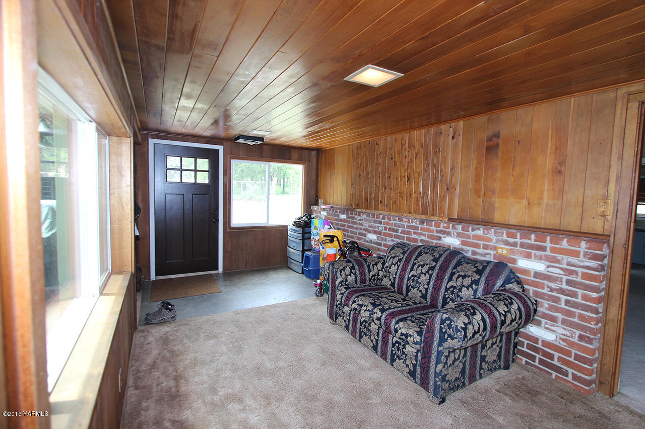 1390 Cook Road Yakima, WA 98908 - Photo 30 of 35 Sunroom