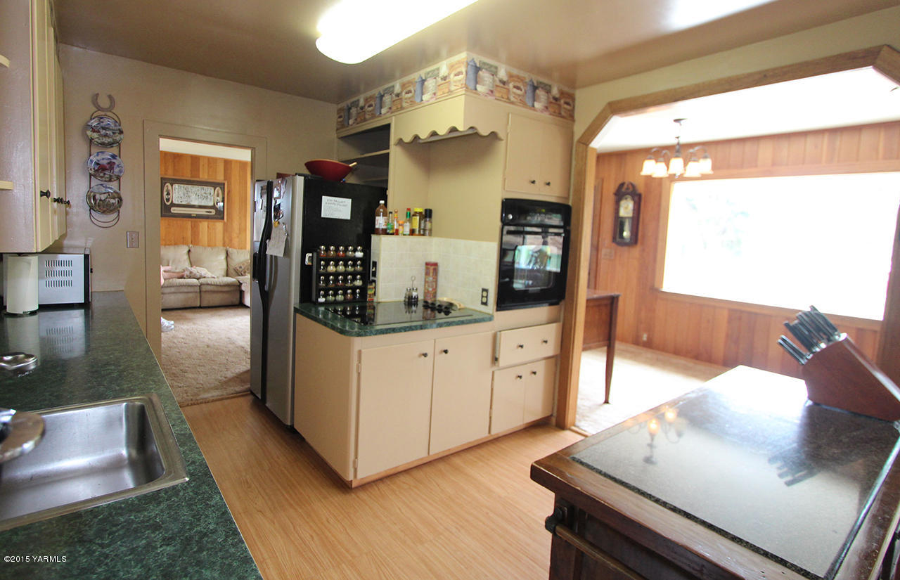 1390 Cook Road Yakima, WA 98908 - Photo 31 of 35 Second Kitchen