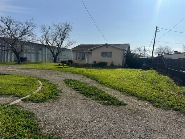 a view of a back yard of the house