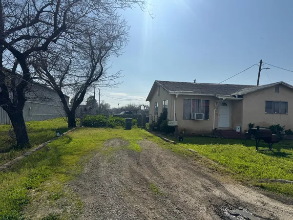 a view of a house with backyard and sitting area
