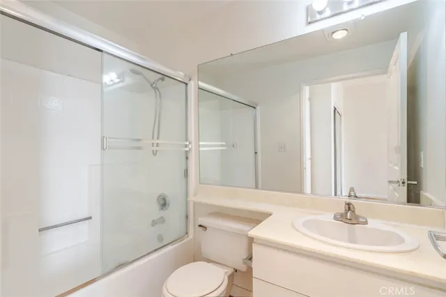 $420,000 | 19350 Sherman Way, Unit 210, Reseda, CA 91335