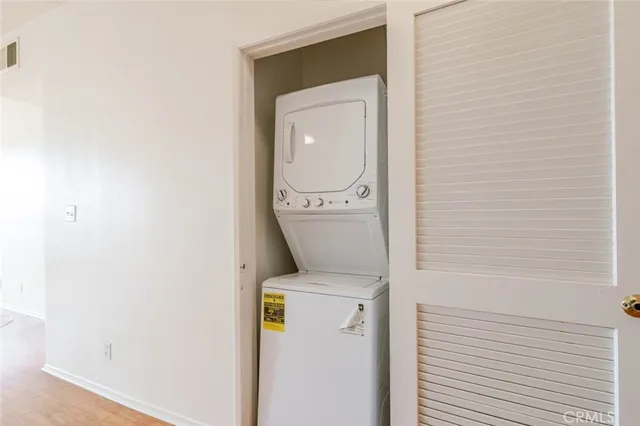 $420,000 | 19350 Sherman Way, Unit 210, Reseda, CA 91335