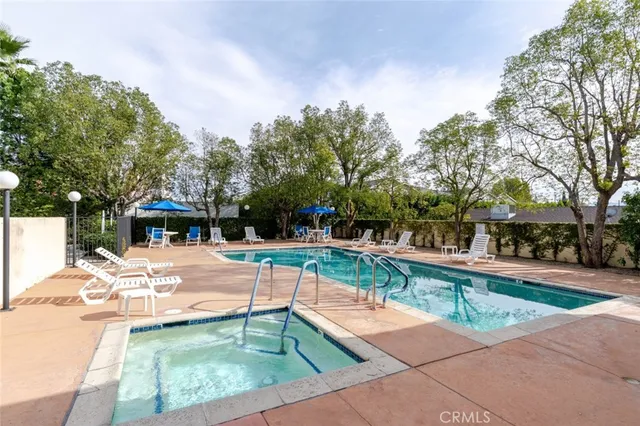 $420,000 | 19350 Sherman Way, Unit 210, Reseda, CA 91335