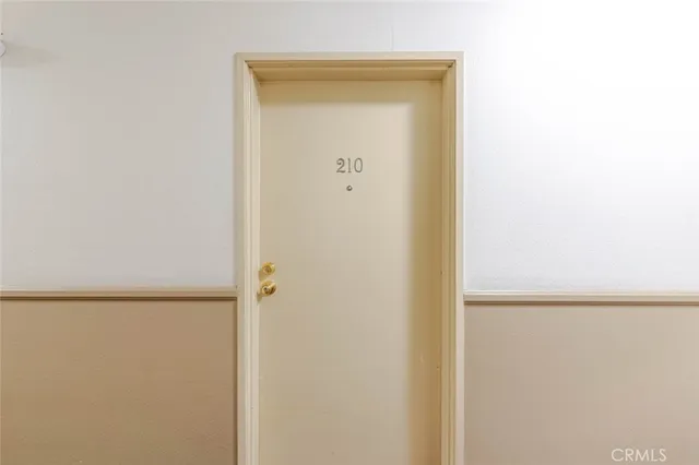 $420,000 | 19350 Sherman Way, Unit 210, Reseda, CA 91335