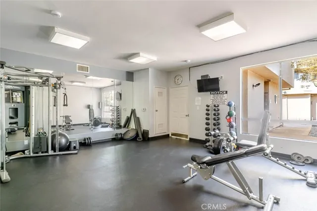 $420,000 | 19350 Sherman Way, Unit 210, Reseda, CA 91335