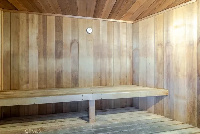 $420,000 | 19350 Sherman Way, Unit 210, Reseda, CA 91335