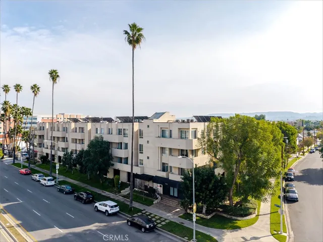 $420,000 | 19350 Sherman Way, Unit 210, Reseda, CA 91335