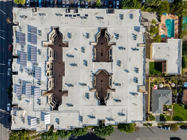 $420,000 | 19350 Sherman Way, Unit 210, Reseda, CA 91335