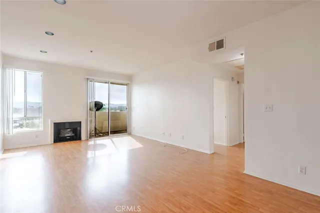 $420,000 | 19350 Sherman Way, Unit 210, Reseda, CA 91335