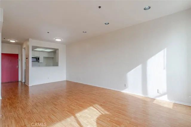 $420,000 | 19350 Sherman Way, Unit 210, Reseda, CA 91335