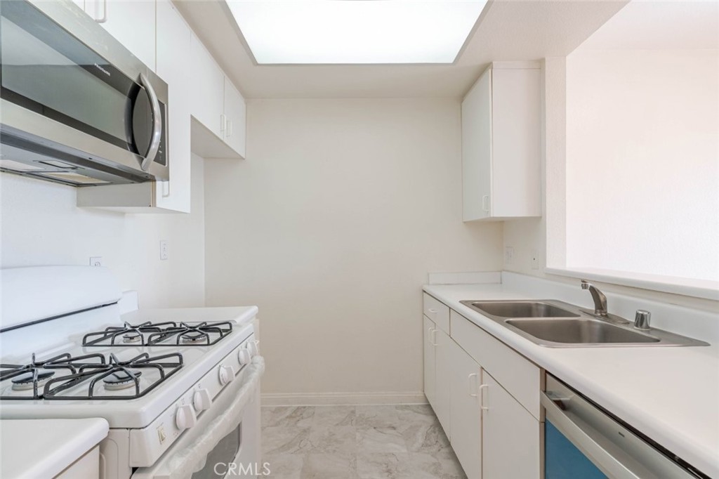 19350 Sherman Way, Unit 210 Reseda, CA 91335 - Photo 7 of 27