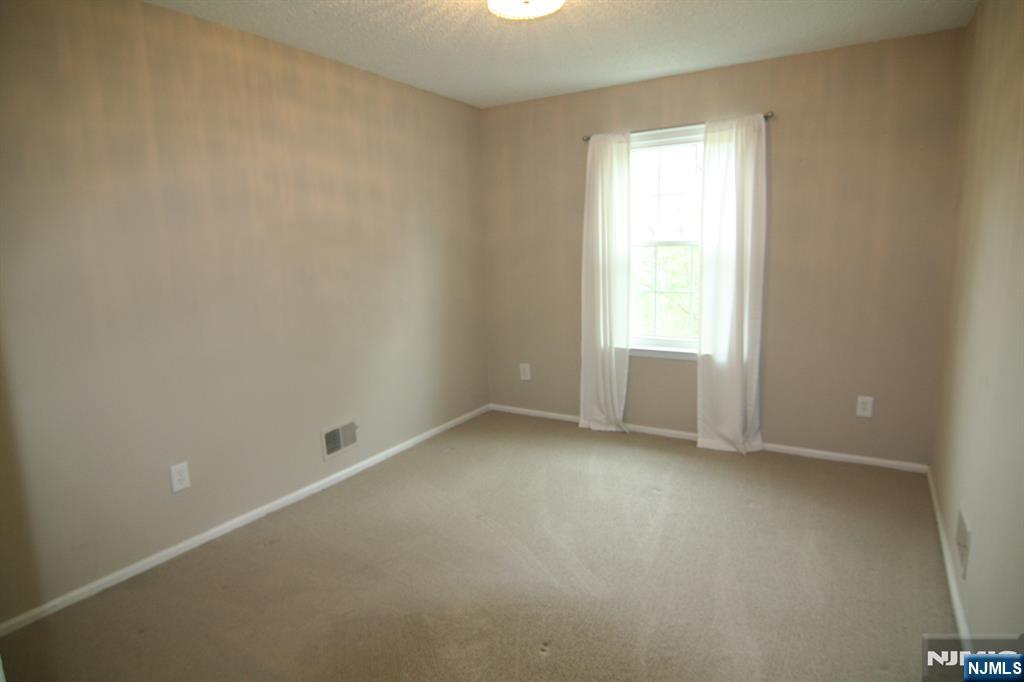 335 Linden Street Mahwah, NJ 07430 - Photo 10 of 15