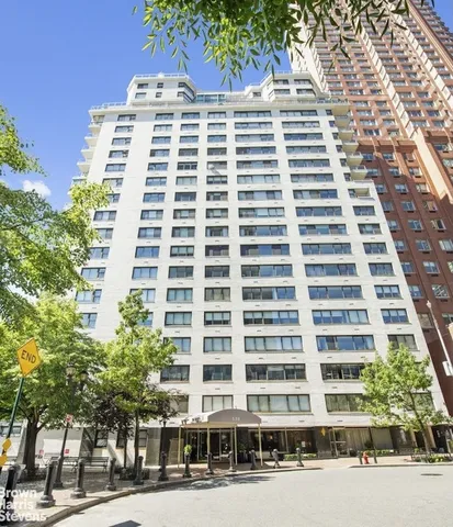 $1,100,000 | 530 East 72nd Street, Unit 19E | Lenox Hill