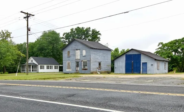 a house view with a outdoor space