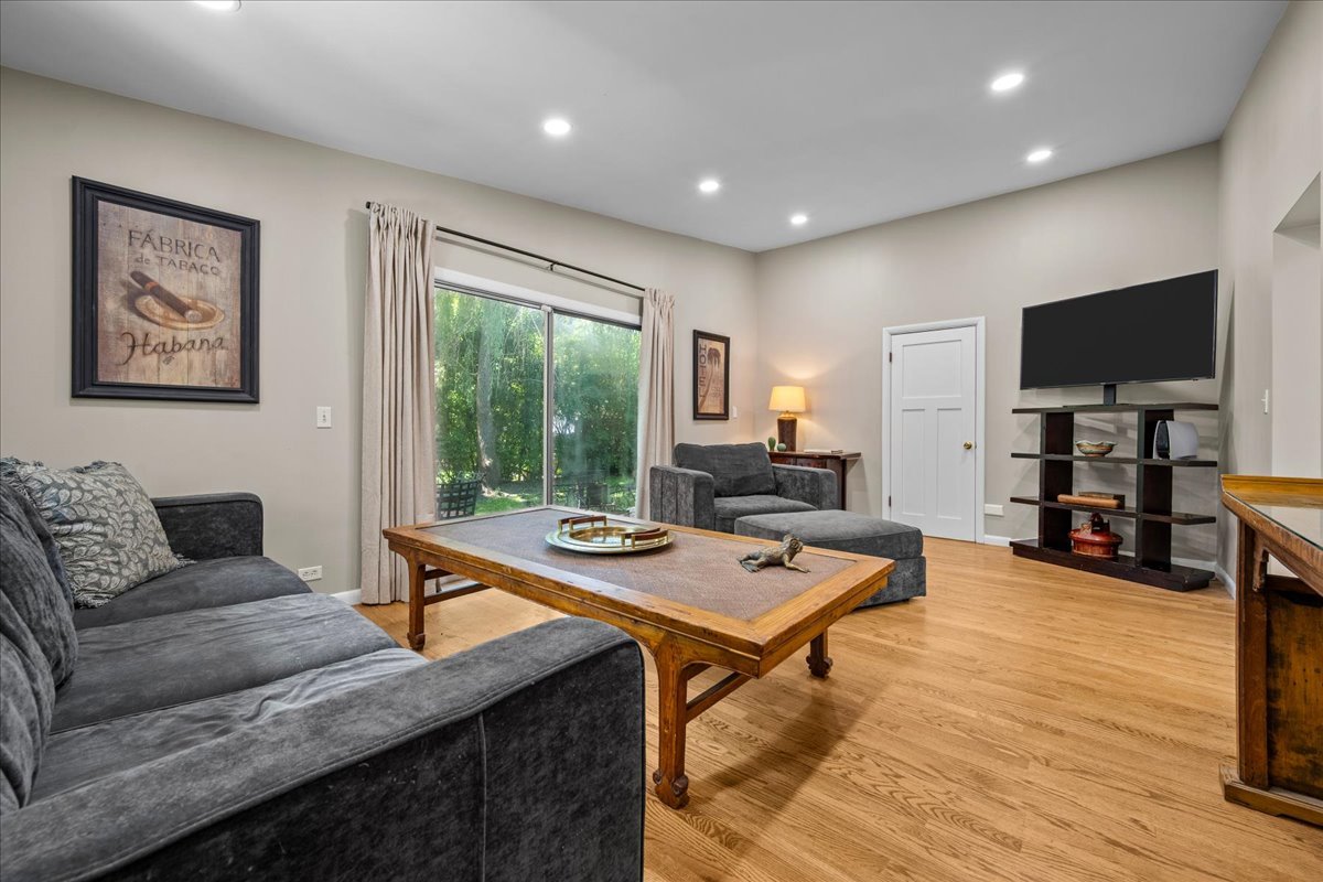 872 Virginia Road Highland Park, IL 60035 - Photo 13 of 26 Gallery Image 13