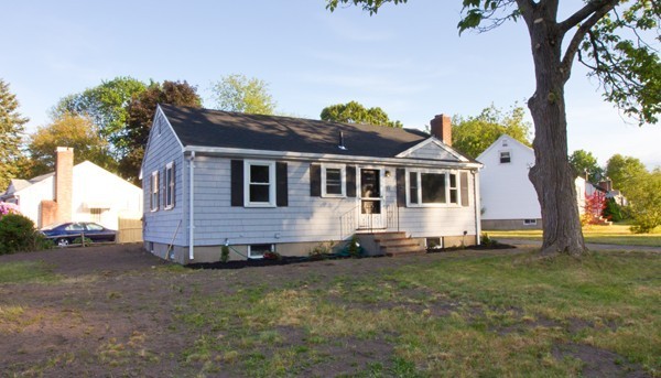 21 Gloria Road Randolph, MA 02368 - Photo 3 of 23 Gallery Image 3