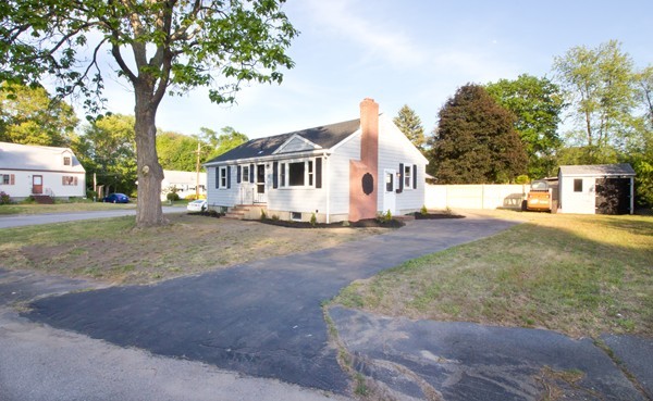 21 Gloria Road Randolph, MA 02368 - Photo 5 of 23 Gallery Image 5